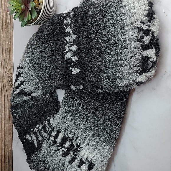 NEW HAND CROCHETED BLACK WHITE GRAY LONG NECK SCARF - Picture 2 of 5